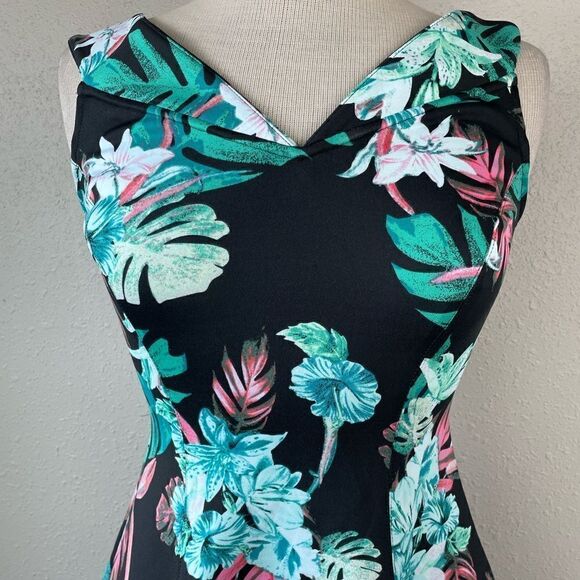 NWOT Guess Dress Size M - Picture 2 of 8